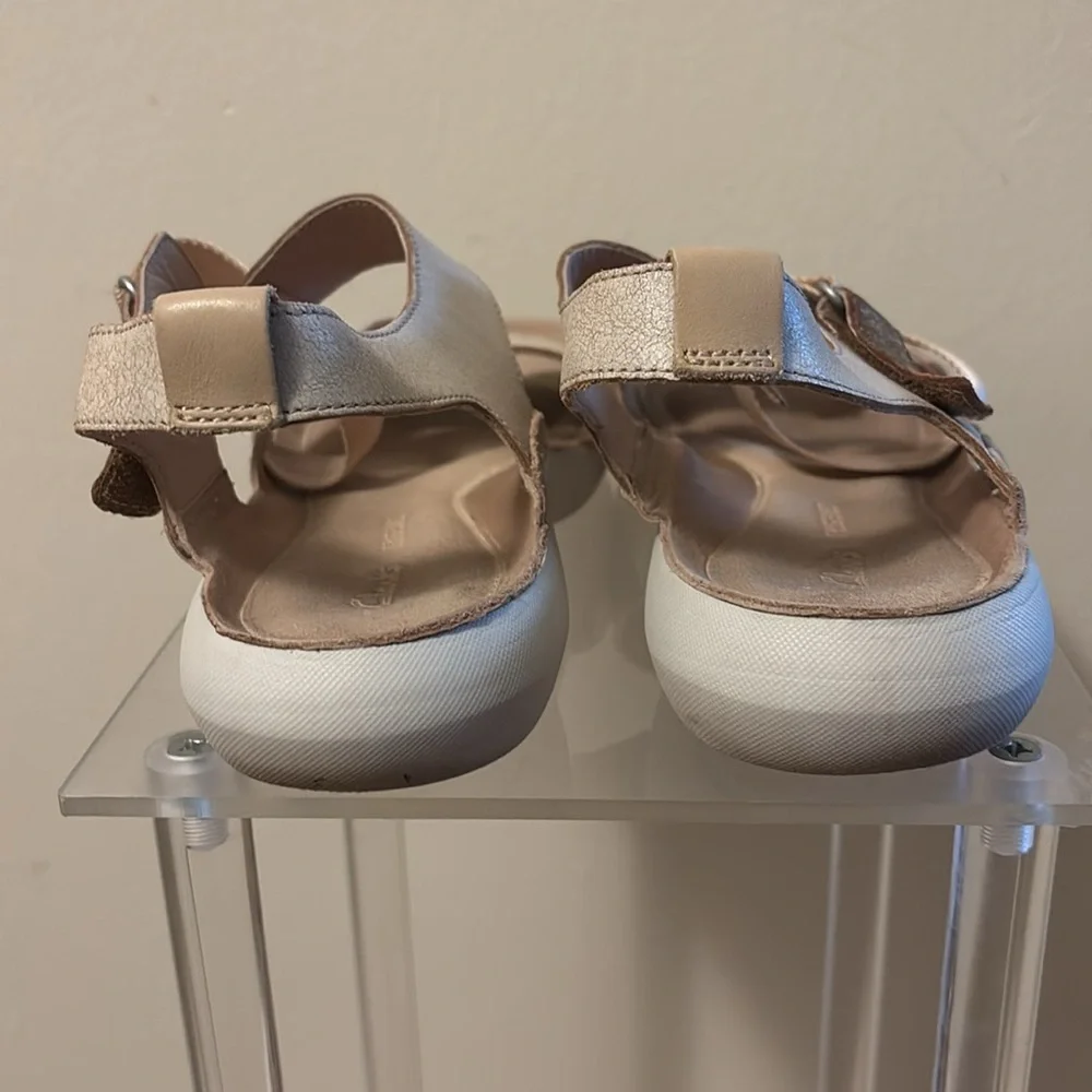 Clarks elegant beige